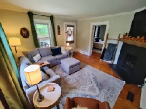 Charming Vintage Home Hotels in Green County