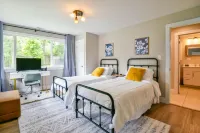 Walkable, near IU, family friendly, newly updated house in the heart of B Town!