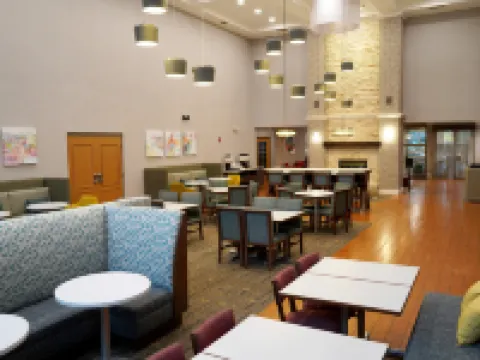 芝加哥安若拉歡朋套房酒店 奧羅拉酒店