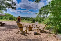 Covered Wagon Camping with Valley View, Sleeps 4 Hotel in zona Leaman's Place Covered Bridge