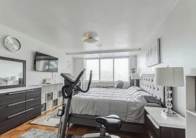 Lovely Duplex Apartment - Free Garage parking close to DC