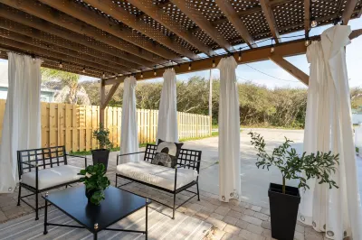 Steps to the beach, heated pool with guest house and courtyard