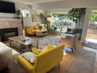 Charming 3-bedroom in Del Rey Oaks with AC, WiFi hot tub & all the hot comforts