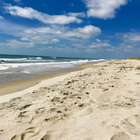 HATTERAS VILLAGE 4 BEDROOM - WALK TO OCEAN, MARINA, SOUND