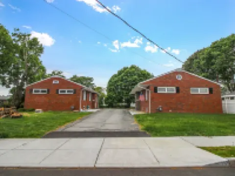 THE SEA BREEZE OCEAN BEACH HOUSE: 6 QUEEN BEDS 新倫敦酒店