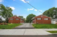 THE SEA BREEZE OCEAN BEACH HOUSE: 6 QUEEN BEDS