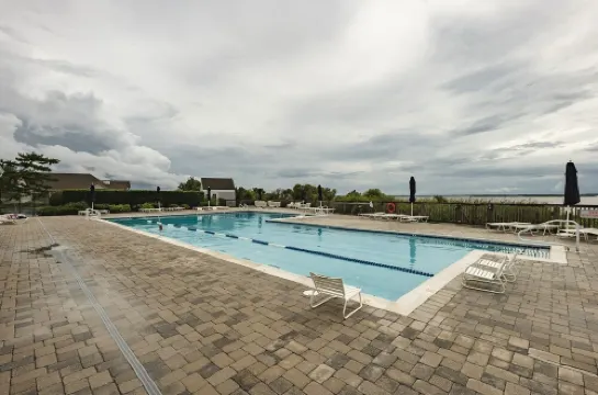 Wonderful House 3 Min Walk to Ocean; Community Pool, Celebrate the Simple Life!