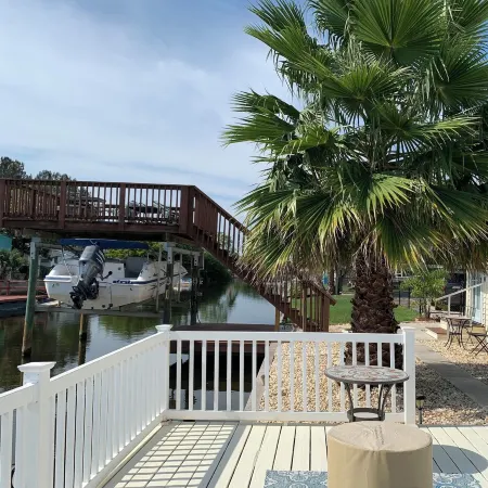 Beautiful & Meticulously Clean ~ Waterfront Bungalow ~ Pool!
