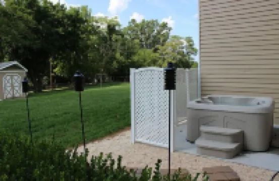 Historic Riverhouse w/ riverview!  Privacy and seclusion! Steps away from River!