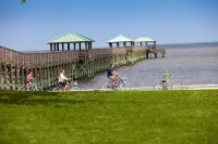 🔥CLOSE 2 SHORE❤️ | SLEEPS 3 W/ BEACH VIEWS