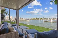LUX 3 STORY/4 DECKS WATERFRONT W/ 3 BR w/DOCK & BOAT SLIP!! Walk to beach! BBQ!