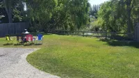 LAUGHING DUCK RANCH.... Canal property and just steps away from the beach! New Dungeness Lighthouse附近的飯店