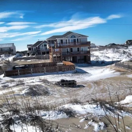Lightly Salted OBX, Beach front Luxury, Wild Horses, Pool, Hot Tub, 4x4 Beach