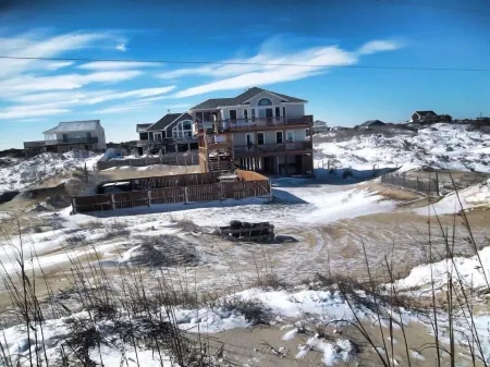 Lightly Salted OBX, Beach front Luxury, Wild Horses, Pool, Hot Tub, 4x4 Beach