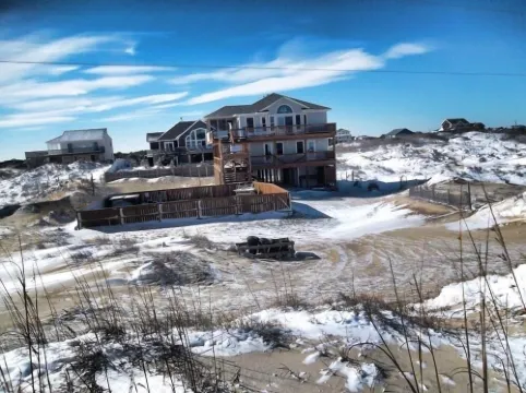 Lightly Salted OBX, Beach front Luxury, Wild Horses, Pool, Hot Tub, 4x4 Beach Hotels in Fruitville