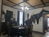 Beautiful 3 bedroom uniquely designed home for small to large families! Pets ok! Отели в г. Давенпорт