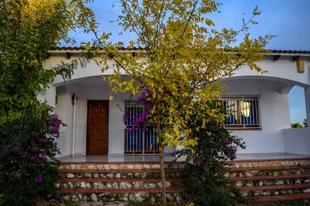 MEDITERRANEAN VILLA WITH PRIVATE SWIMMING POOL Отели в г. Вендрель