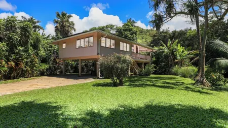 Paddle to the Beach from a Secluded Riverfront Eden-A/C-Central to Hanalei&Ke'e Отели рядом с достопримечательностью «Лумахаи Бич»