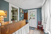 Charming Family-friendly 10 BR, 10.5 BA Property by Perkins Cove!