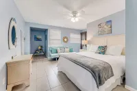 Sleeps 8/Ocean Views/ Private Deck/Beach Gear/Steps to Ocean/ Trailer Parking - 3 ดาว