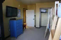 Spacious 4Br/4Bth Lodge With Ice Skating Pond, Heated Pool, 3 Min Walk To Ski - balcony