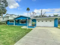 Newly Remodeled / Waterfront / Private Dock / Kayaks / Pet Friendly / Sleeps 7