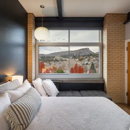 Amazing Downtown Loft, Sunsets, Dogs, Views