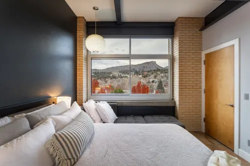 Amazing Downtown Loft, Sunsets, Dogs, Views