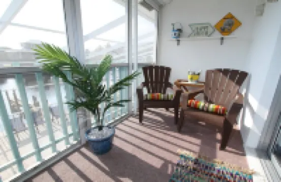 Adorable Waterfront Condo, Boat Slip and Pool!