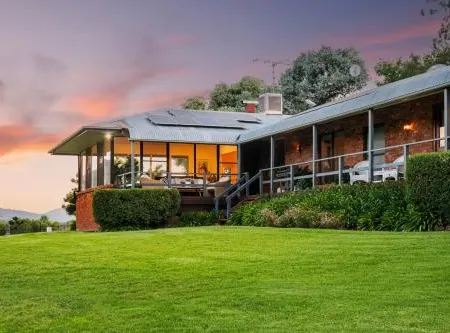 Stay in Mudgee the Grove, the Church, and Premium Private Homestead