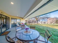 Wapato Point Halmalka Condo 502-B 2 Bed 2 Bath Sleeps 5-6, Close to Outdoor Pool Hotels in Manson
