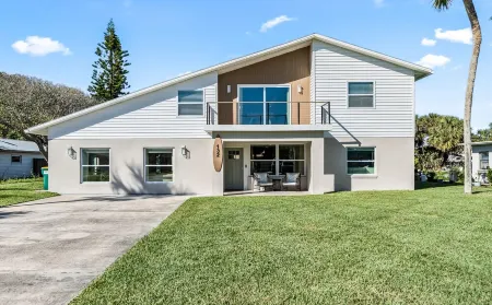 Free Pool Heating for Christmas Booking: Steps to Sand, King Beds