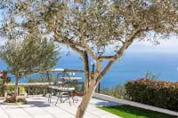The Rose Garden: Your Piece of Amalfi - Just 5 Steps in!