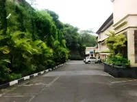 Rehat at Hotel Alam Permai - parkir