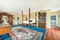Secluded 7000sq foot  home 5 minutes from the beach and 15 minutes from Newport! Hotels near Narragansett Pier
