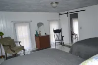 5 minutes to Peek n Peak, Large private yard, and on site Hot tub