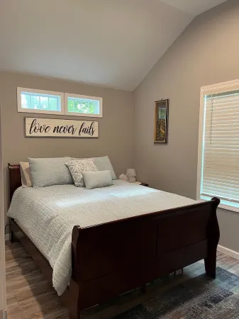 Cozy 1-bedroom house in charming Marion NC with WiFi, AC, and a covered porch