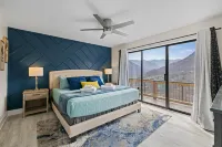 Sky High Retreat - Epic Views, Hot Tub, King Suites, Game Loft, Pet-Friendly