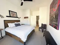 Escape to a Coastal Retreat: Modern 5-Star Beachfront Home w/ 360 Ocean Views! - バルコニー