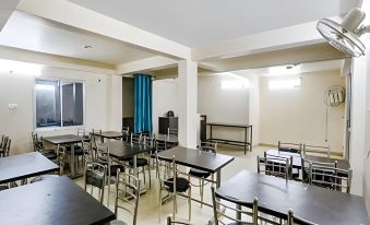 FabHotel Lily Grand