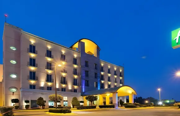 巴希奧希勞機場智選假日酒店