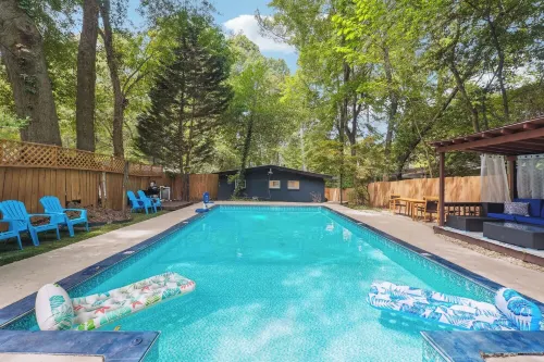 Oasis in ATL- 3BR/2BA Lux Serene Bungalow w/ Gorgeous Private Backyard and Pool