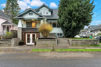 Cozy 1-bedroom House ~ Heart of Iconic Portland Hawthorne District!! Hôtels à proximité de : Mount Tabor Park