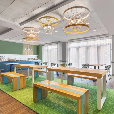 Spark by Hilton Charlotte Tyvola I-77 Отели рядом с достопримечательностью «Банк оф Америка Стадиум»