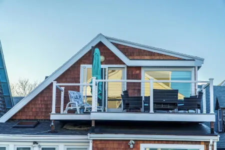 Cape cod style seaside condo Boston, Airport,Train