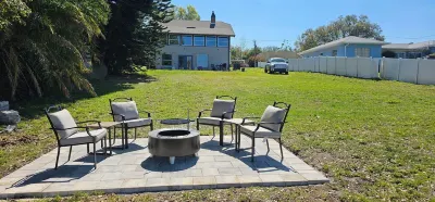 Lakefront 2 story 4/2 bungalo with huge yard.
