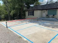 Hot Tub / Top 1% /  Kayaks /  950 Mbp /  Pets /  PickleB Hotels in Garland County