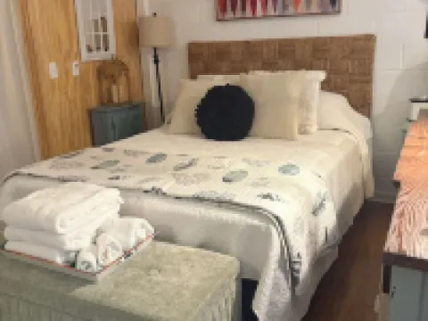 Owner Pays Cleaning Fee!!Suite is 100 Yds from the Beach! Private Beach Access. Hoteles en Kitty Hawk