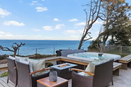 Costa Vista, Ocean Front, Hot Tub, Game Room, BBQ, Sleeps 16