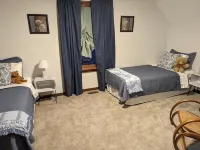 The Lazy Cat Lodge - Hot Tub - Fire Pit Hotels in Delaware County